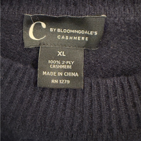 C Bloomingdale’s 100% Cashmere Short Sleeve Crew Neck Sweater, Navy - Picture 2 of 5